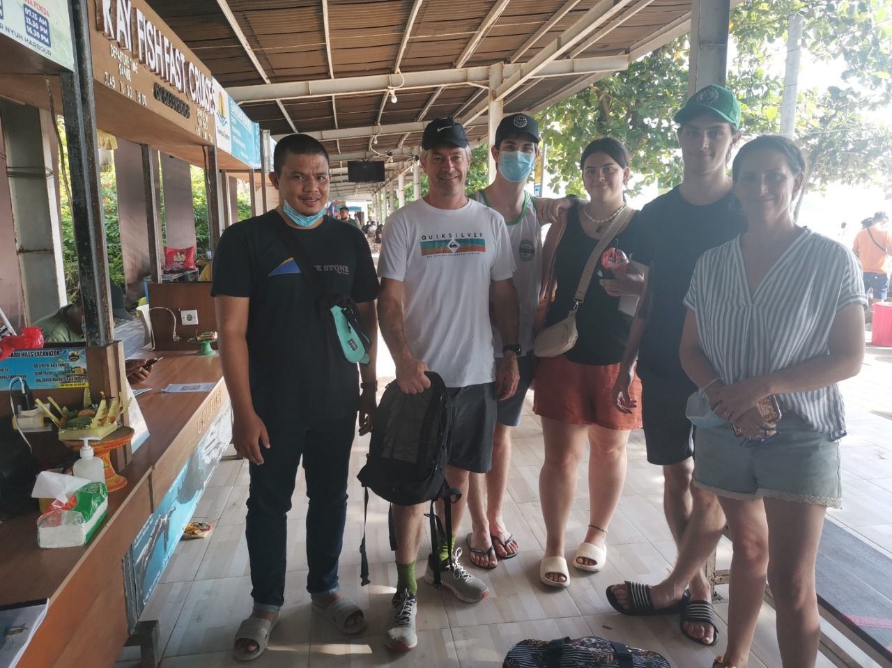 Melali Nusa Penida team group photo — local guides and crew